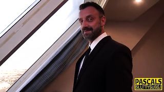 Молодая дурнушка с удовольствием покорно трахается с грубым, бородатым мужиком за деньги